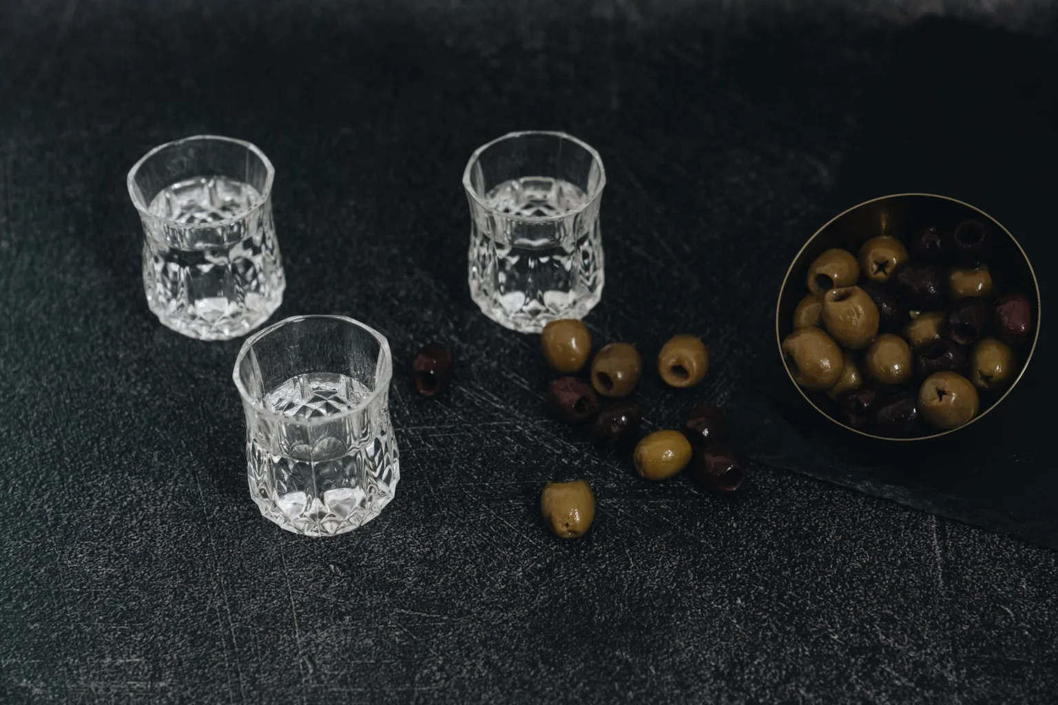 Alkohol (Rum oder Wodka)